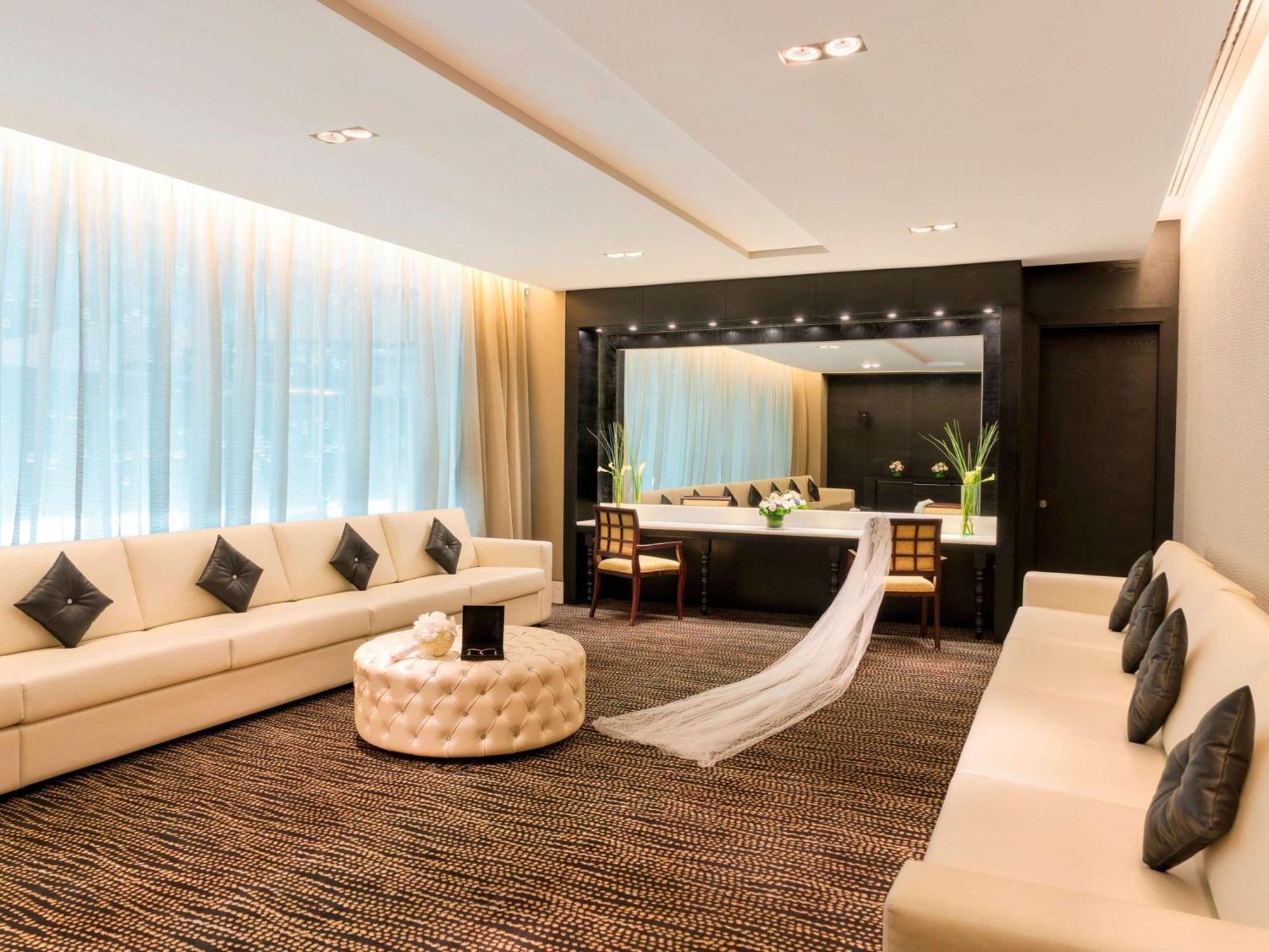Sofitel Abu Dhabi Corniche Hotel Exterior photo The Bridal Suite