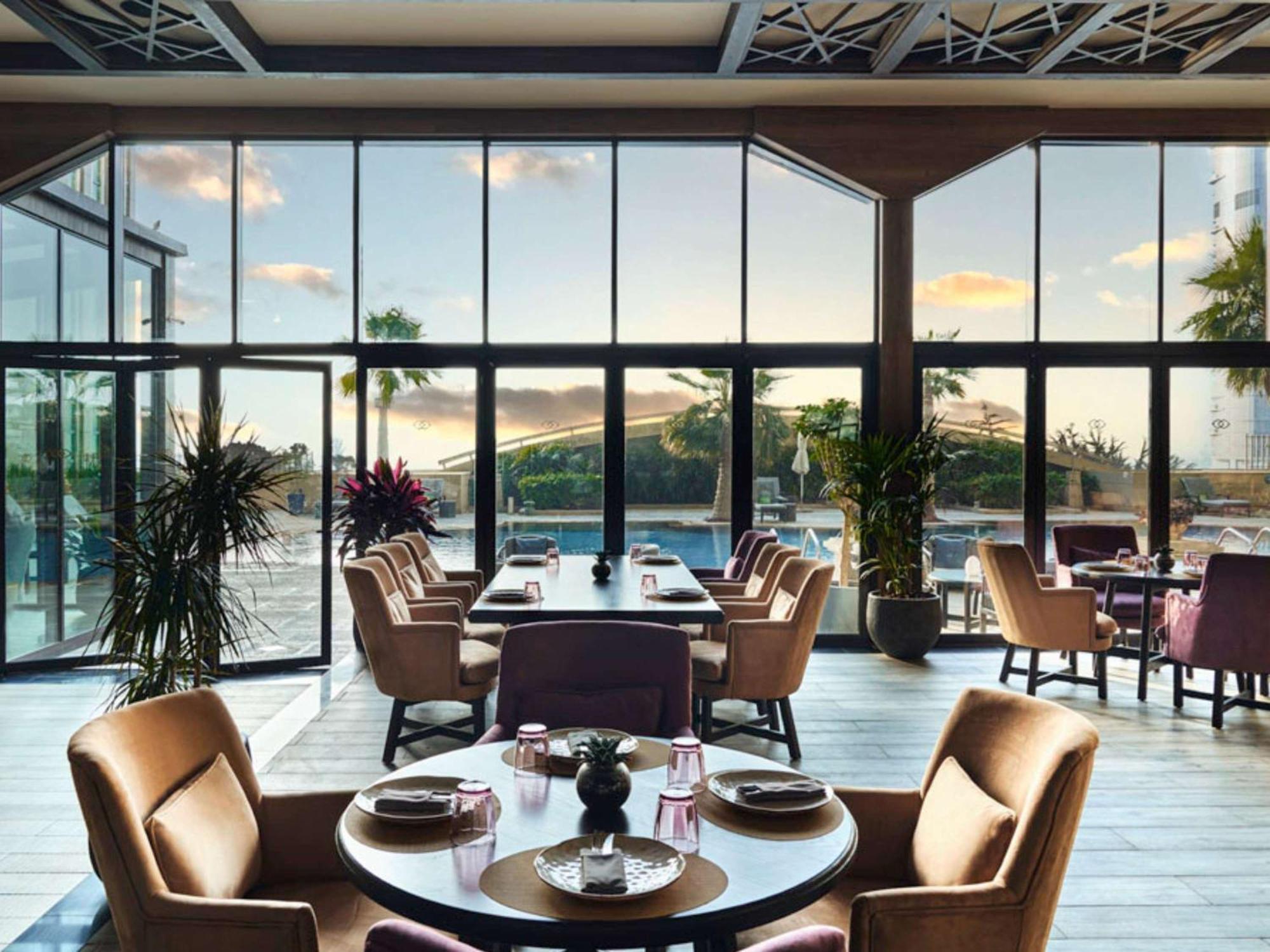 Sofitel Abu Dhabi Corniche Hotel Exterior photo The restaurant