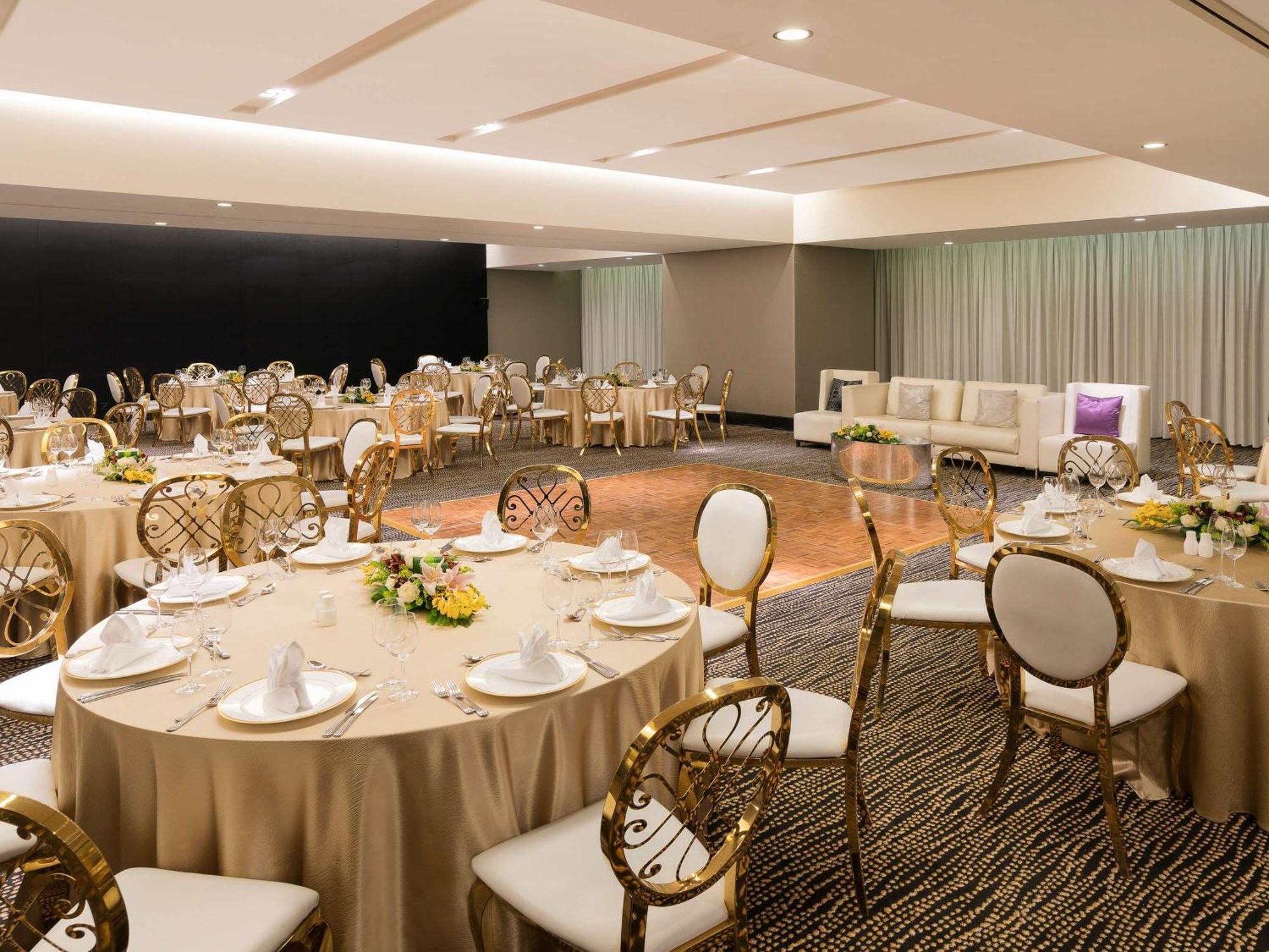 Sofitel Abu Dhabi Corniche Hotel Exterior photo The ballroom