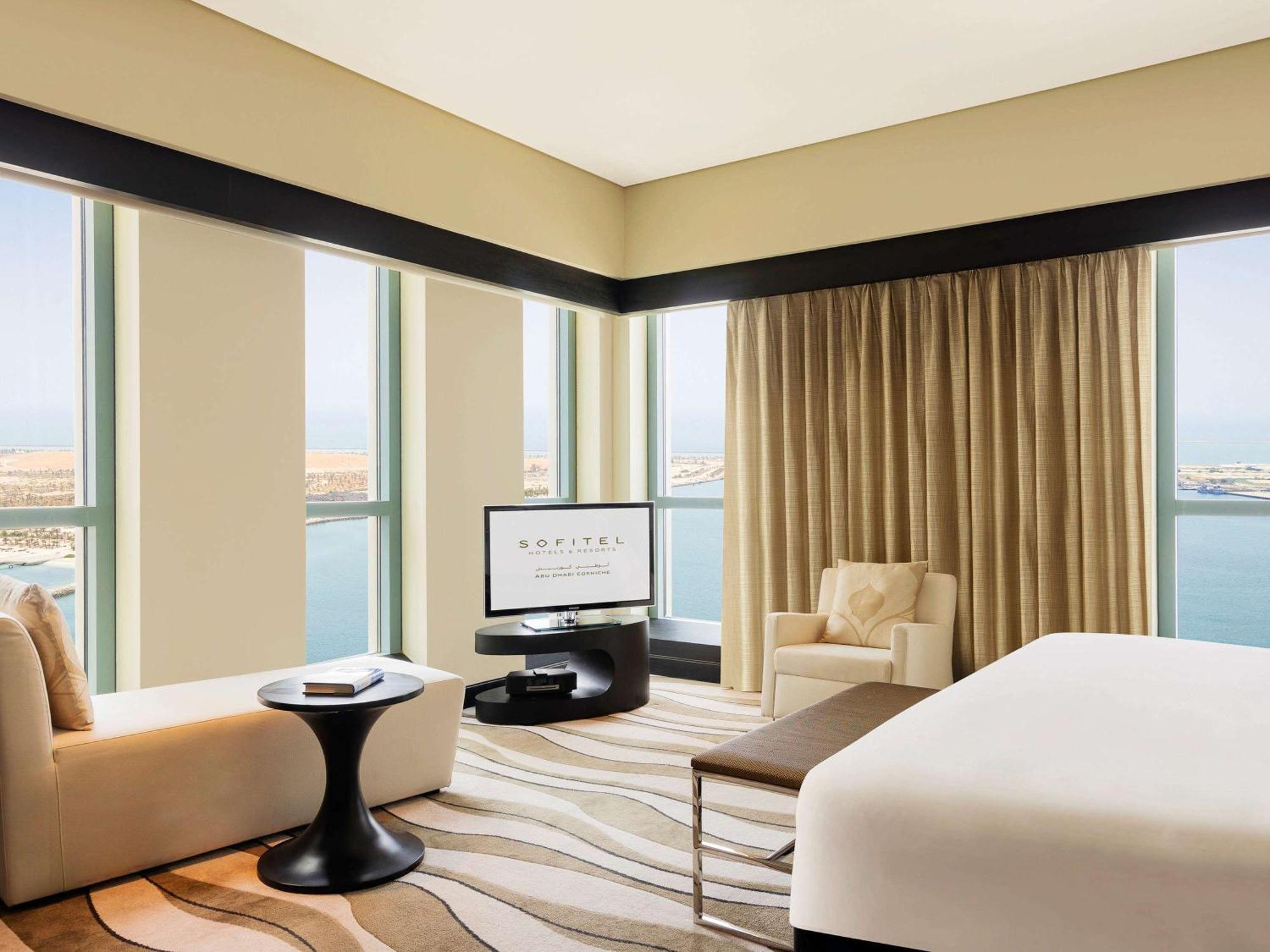 Sofitel Abu Dhabi Corniche Hotel Exterior photo A room at the hotel
